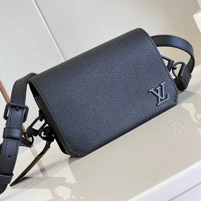 Louis Vuitton Cosmetic Pouch – Pursekelly – high quality designer Replica  bags online Shop!