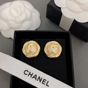 CHANEL twist edge pearl ear dings